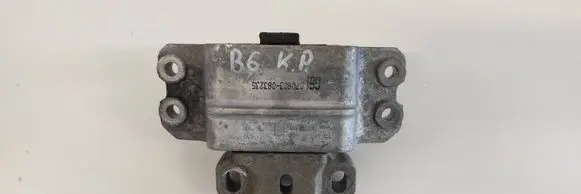 Volkswagen PASSAT B6 Engine mount bracket 3C0199555P