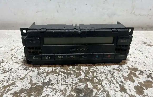 Volkswagen PASSAT B5.5 Climate control unit