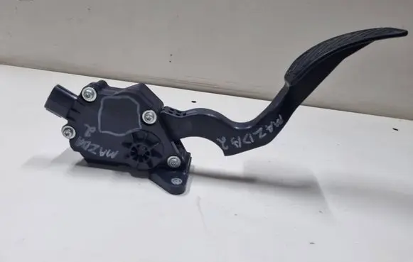 Accelerator throttle pedal