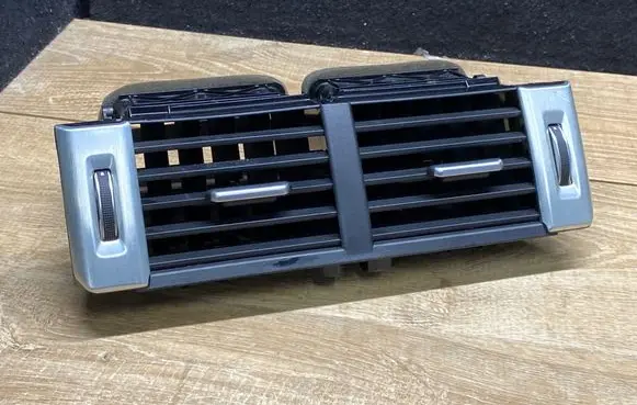 Land Rover Range Rover Velar Dash center air vent grill GJ32014L21AB 18102018