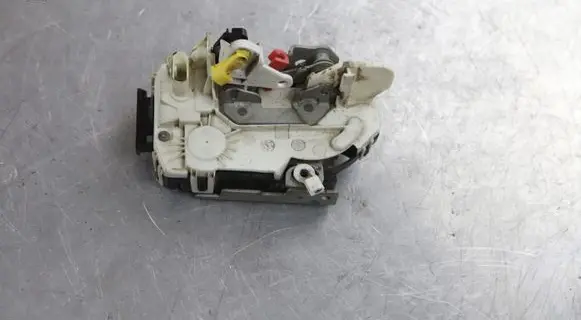 Dodge RAM 1500 DS Front door lock 04589422AH