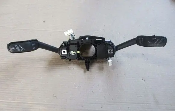 Volkswagen PASSAT Central console control unit 5Q0953507CM