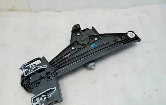 Opel Mokka B Rear door window regulator with motor 9843773980
