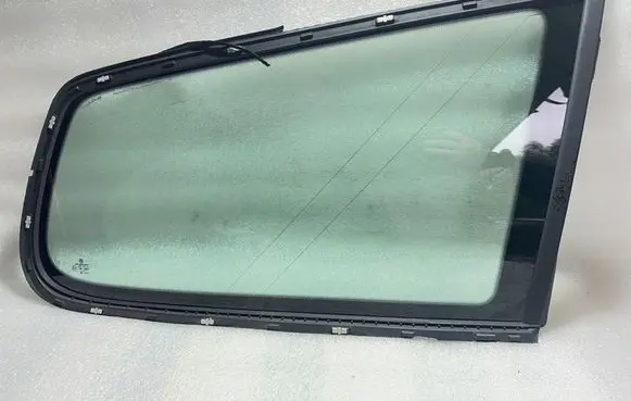 Volkswagen PASSAT B6 Rear side window 3C9035552