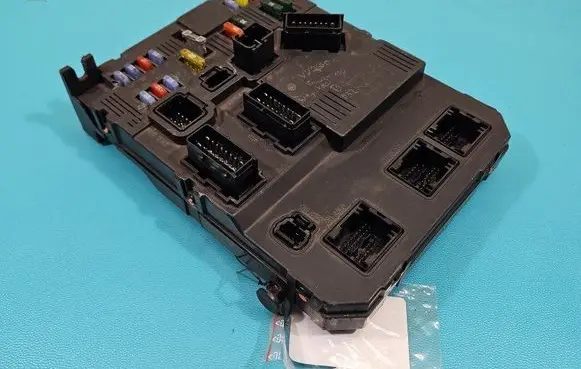 Citroen Berlingo Central body control module 9657999880 IMPRK1487797