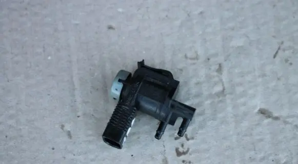 Audi A4 S4 B6 8E 8H Turbo solenoid valve 1J0906283C