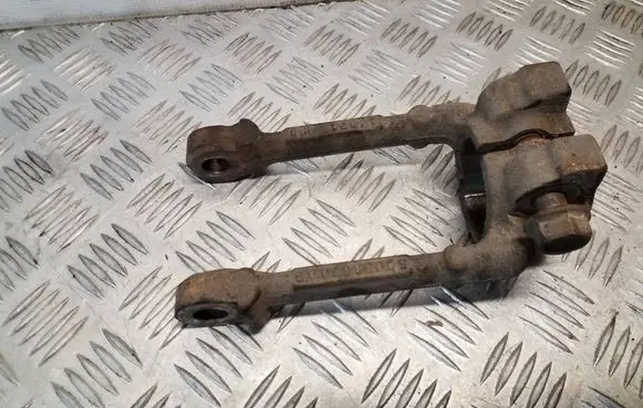 Jeep Grand Cherokee (WK) Lower shock absorber bracket 52089604AB