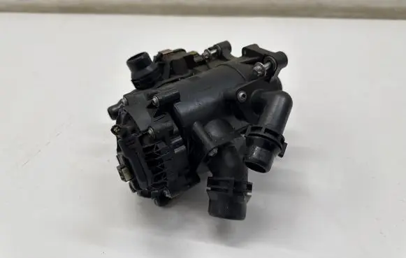 Thermostat/thermostat housing