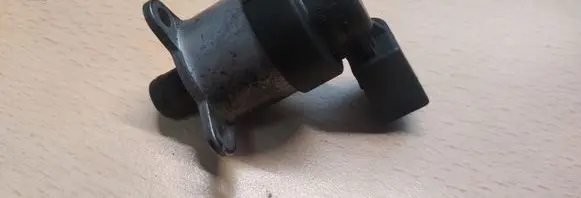BMW 5 E60 E61 Fuel pressure regulator 0928400560