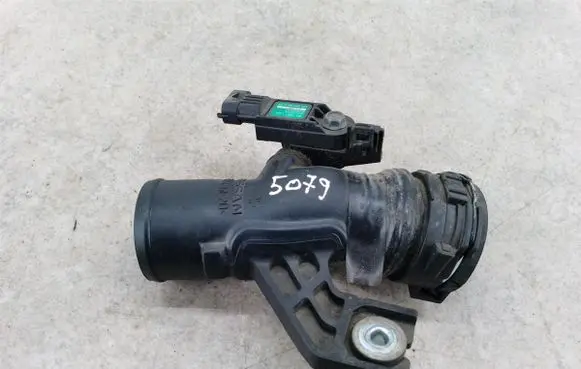 Nissan Qashqai Turbo air intake inlet pipe/hose 