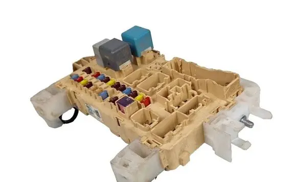 Toyota Corolla Verso AR10 Fuse module 892210F010