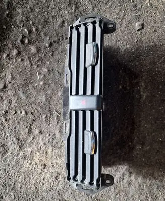 Ford Fusion II Dash center air vent grill