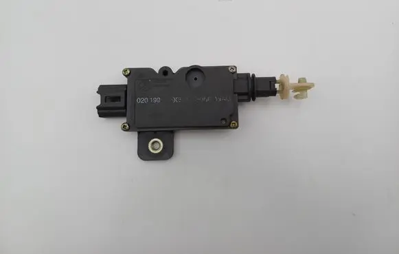 Nissan Primera Tailgate exterior lock 905508F800