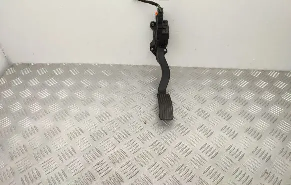 Opel Crossland X Accelerator throttle pedal 3637657
