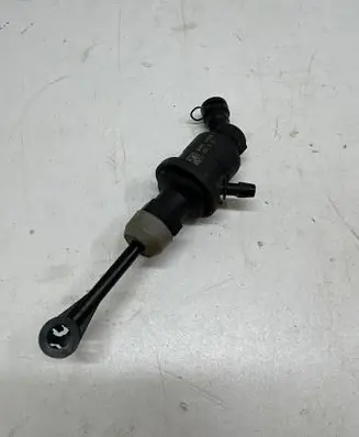 Nissan Note (E12) Clutch master cylinder 306101HG0A 2051613