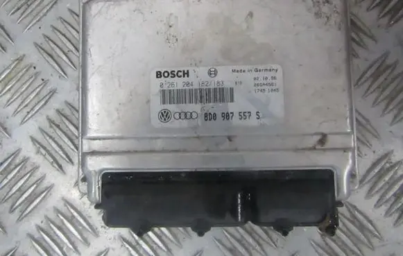 Audi A4 S4 B5 8D Engine control unit/module 8D0907557S 0261204182