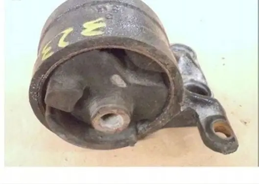 Mazda 323 Engine mount bracket