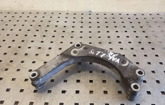 Subaru Outback Engine mounting bracket