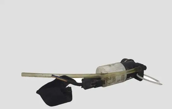 Peugeot 307 CC Windscreen/windshield washer pump 9641553880