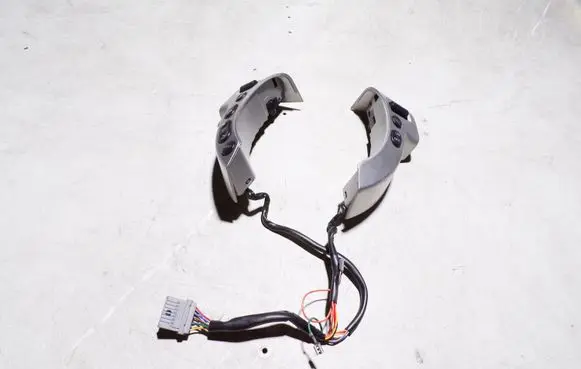 Steering wheel buttons/switches