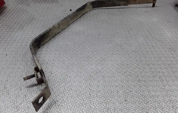 Fuel tank mounting bracket
