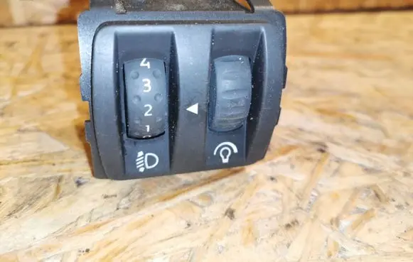 Renault Scenic II - Grand scenic II Headlight level height control switch 82001218058 08802012
