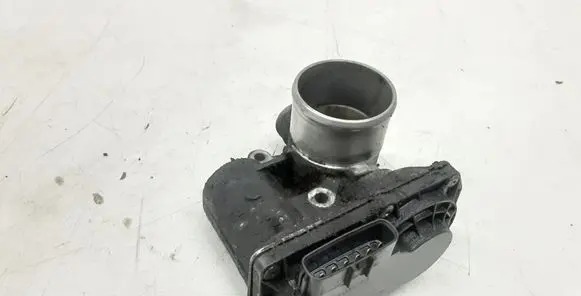 Toyota Yaris Throttle valve 261000N030
