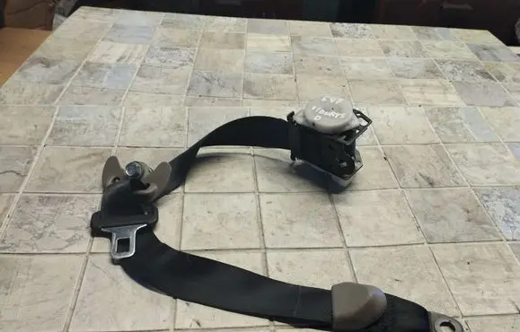 Middle seatbelt (rear)
