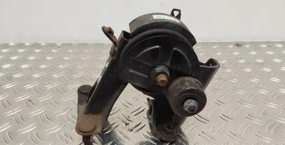 Toyota Avensis T270 Engine mount bracket