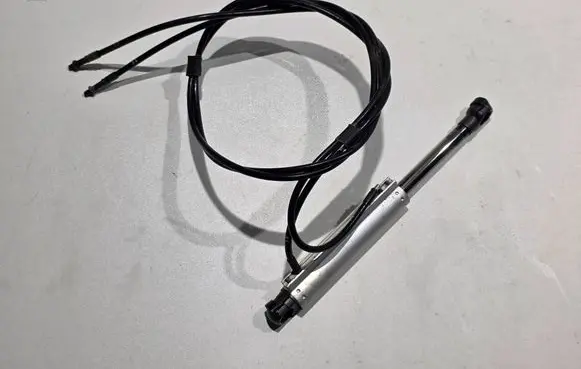 Volkswagen Eos Convertible roof main ram cylinder 2062030b