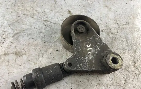 Nissan Patrol Y61 Generator/alternator belt tensioner