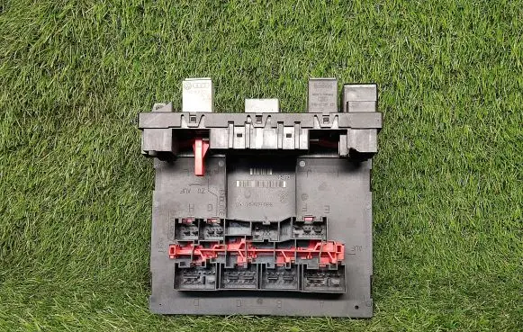 Skoda Octavia Mk2 (1Z) Power management control unit 1K0937049N