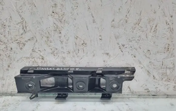 Volkswagen PASSAT B6 Front bumper mounting bracket 3C0807184