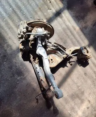 Nissan Qashqai+2 Rear wheel hub spindle/knuckle