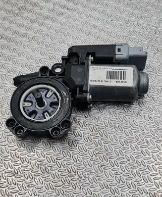 Peugeot 207 Front door window regulator motor 402315B