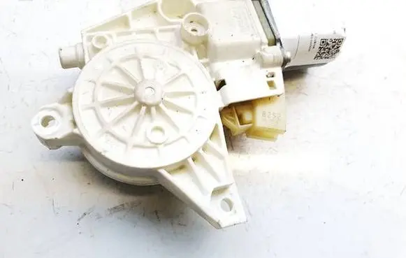 Mercedes-Benz C AMG W204 Front door window regulator motor 0130822440 a2048200242