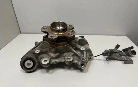 Rear wheel hub