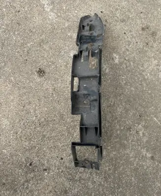 Volkswagen Touareg I Front bumper mounting bracket 7L6807184C