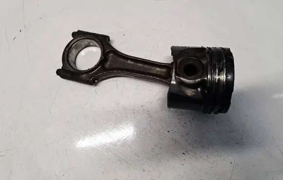 Opel Vectra B Piston with connecting rod 