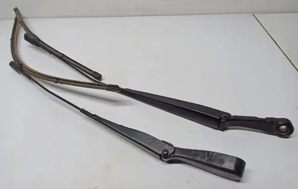 Mercedes-Benz CLA C117 X117 W117 Front wiper blade arm 