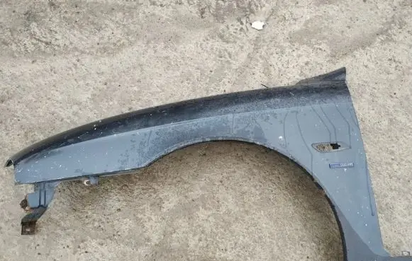 Alfa Romeo 156 Fender melynas
