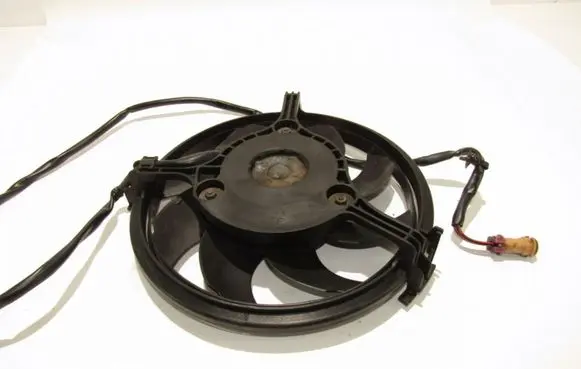 Audi A8 S8 D2 4D Radiator cooling fan shroud Nėra