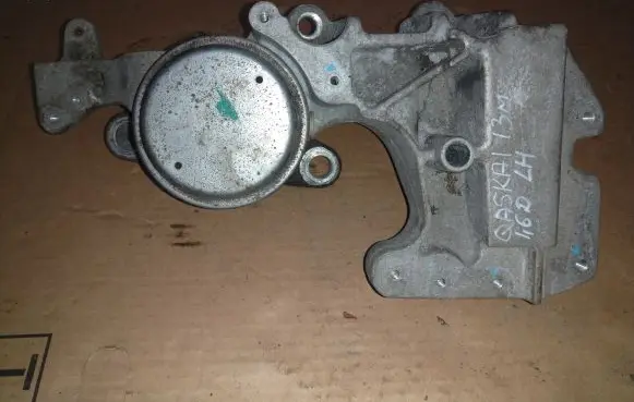 Nissan Qashqai Engine mount bracket 11220JD700