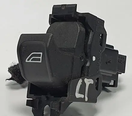 Volvo V50 Quarter vent window switch 30773217