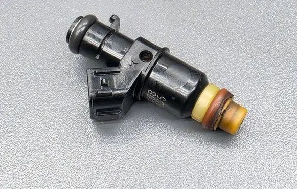 Honda Civic IX Fuel injector CC08AAS5 AAS5 CC08