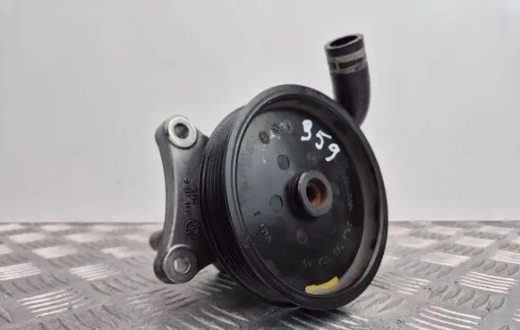 Mercedes-Benz E W212 Power steering pump A0064667501