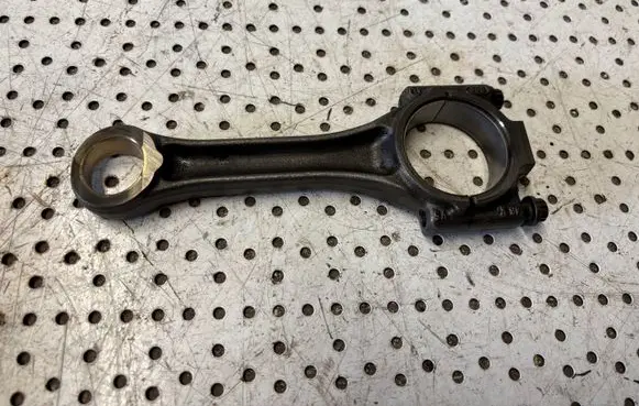 Skoda Octavia Mk2 (1Z) Connecting rod/conrod 