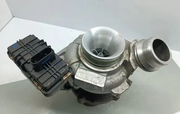 BMW 5 F10 F11 Turbo 8570082 81997612 RLAE08775R