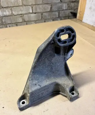 Audi A6 S6 C4 4A Engine mounting bracket 4A0199312 810820
