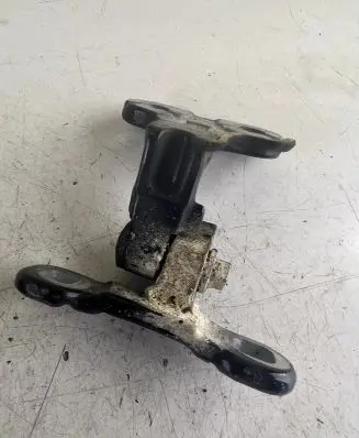 Volvo V50 Front door lower hinge 30784890 A046572